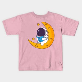 The Astronaut collection reading on the moon two stars Kids T-Shirt